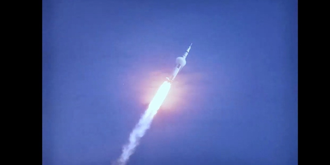 Признак преждевременного отключения центрального двигателя ракеты-носителя «Сатурн-5» мисси «Аполлон-11» запечатлён на кадрах кинохроники