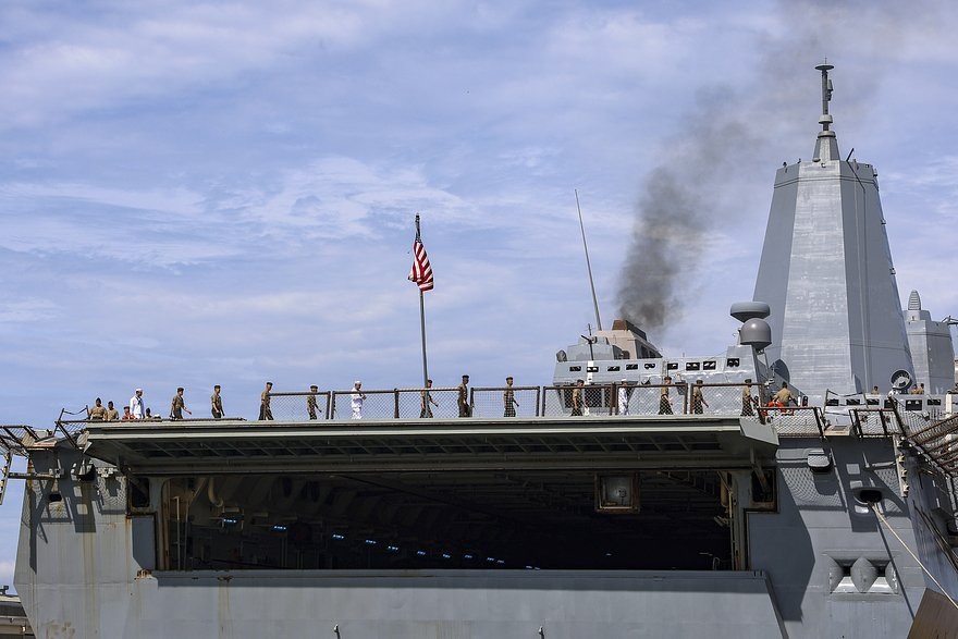    Фото: Mass Communication Specialist Seaman Andrew Eggert / U.S. Navy Photo