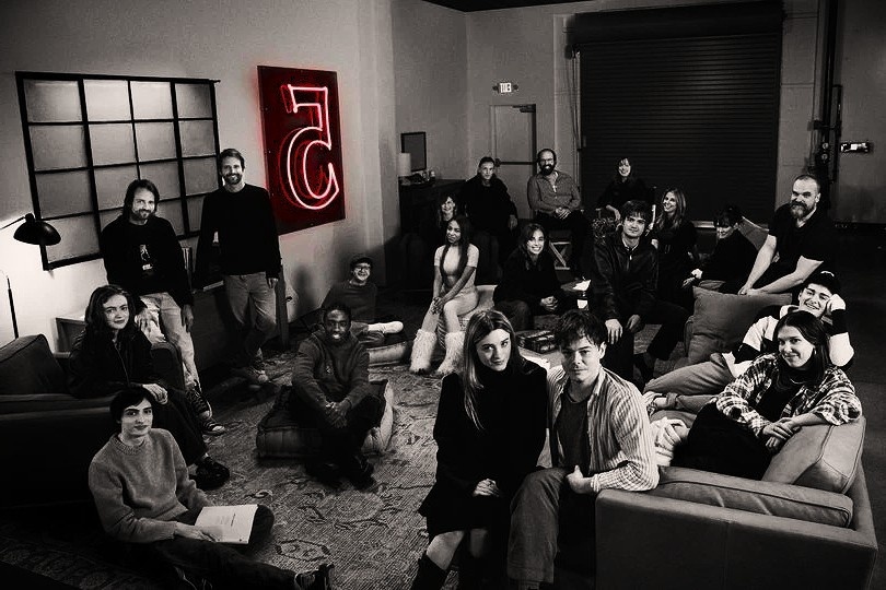 сьемачная группа сериала "Очень странные дела "