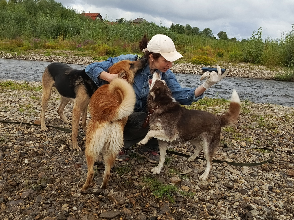 Мы очень любим своих подопечных и они отвечают взаимностью .