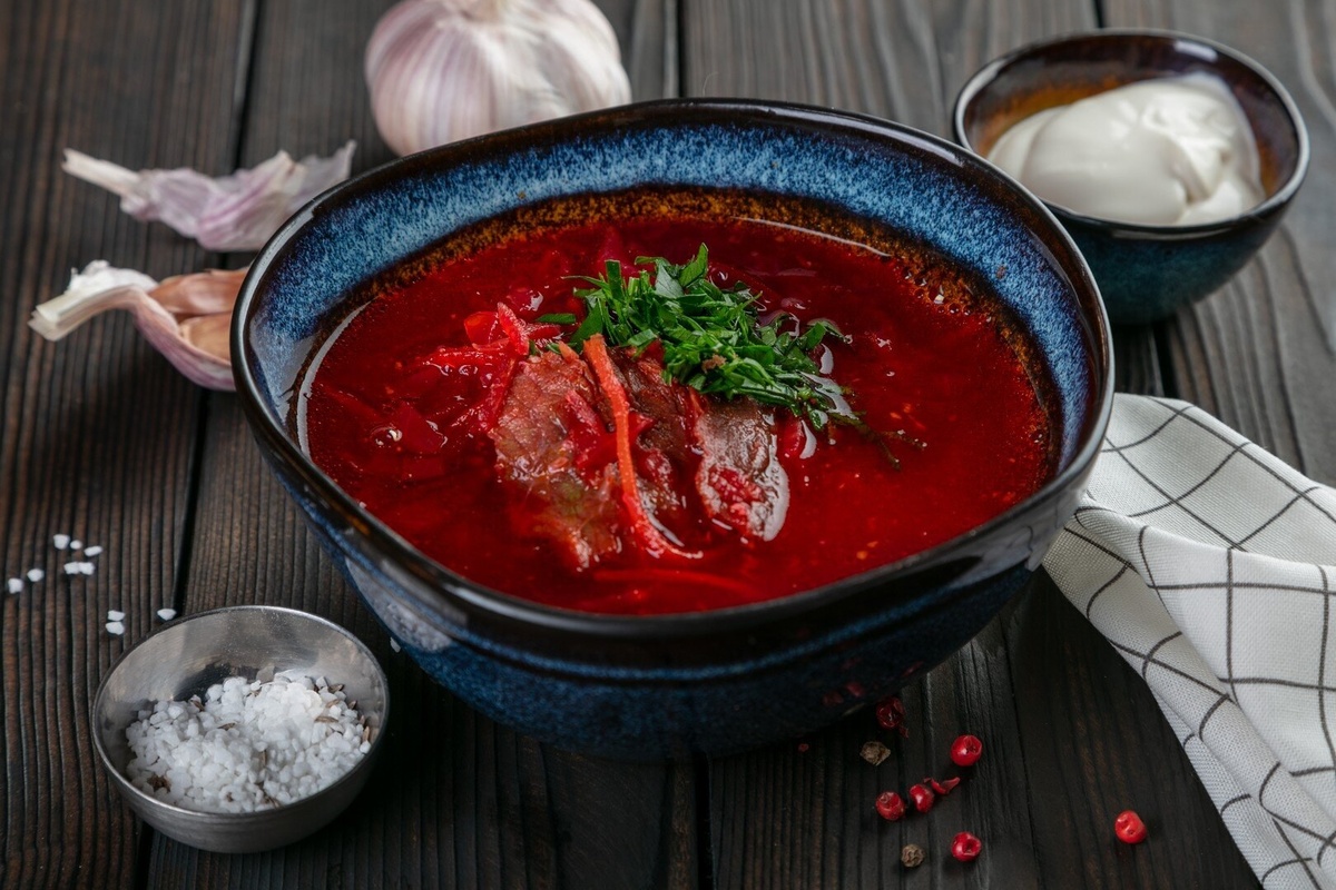 Борщ со мнетаной. Источник: Яндекс картинки.