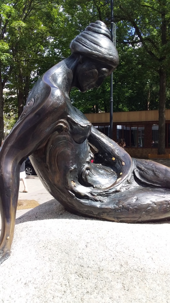 Это скульптура Балтийской волны. Поселок Янтарный.