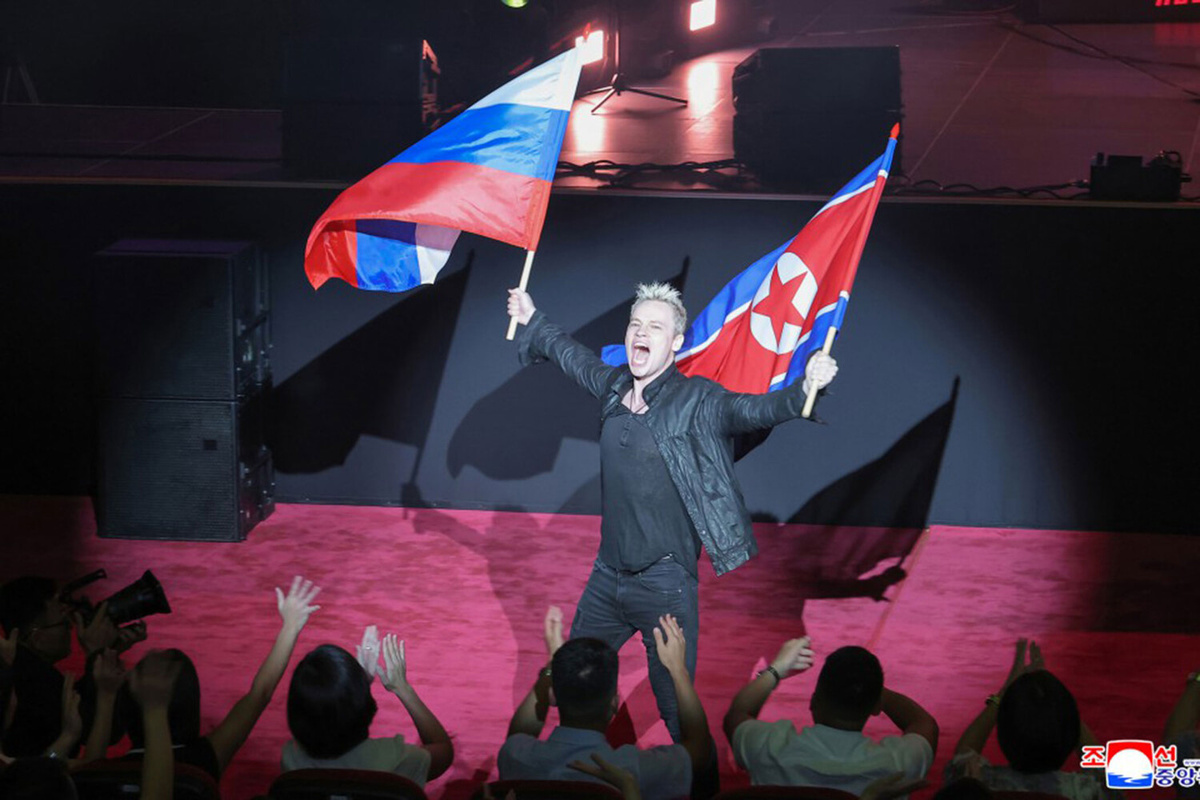 Фото из открытых источников. Шаман на первом концерте в КНДР