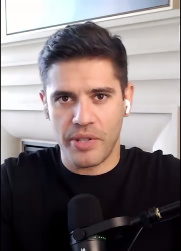 Чем-то похож на Тео Джеймса (Фор-4 из "Дивергента")