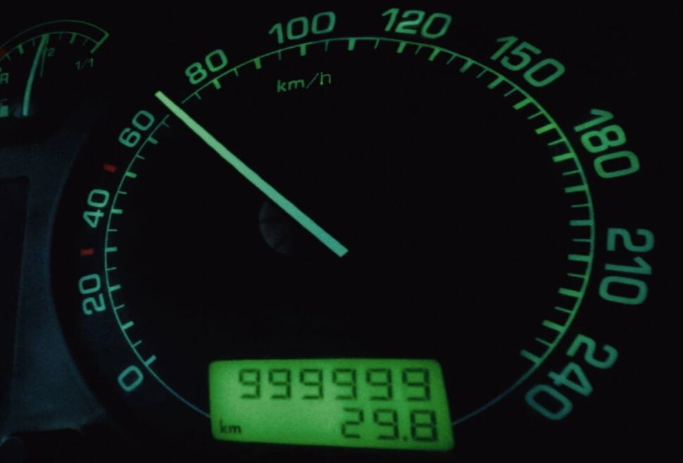   Спидометр автомобиля-рекордсмена