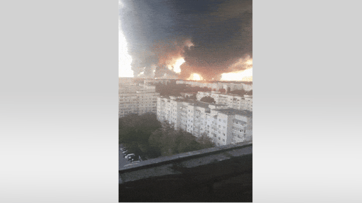    Последствия комбинированного удара по Кременчугскому НПЗ. Видео: ТГ-канал @orchestra_w