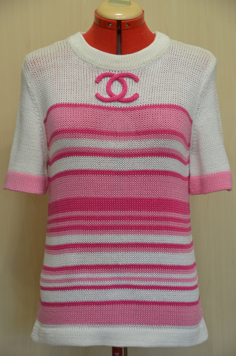 Свитер с вязаным логотипом