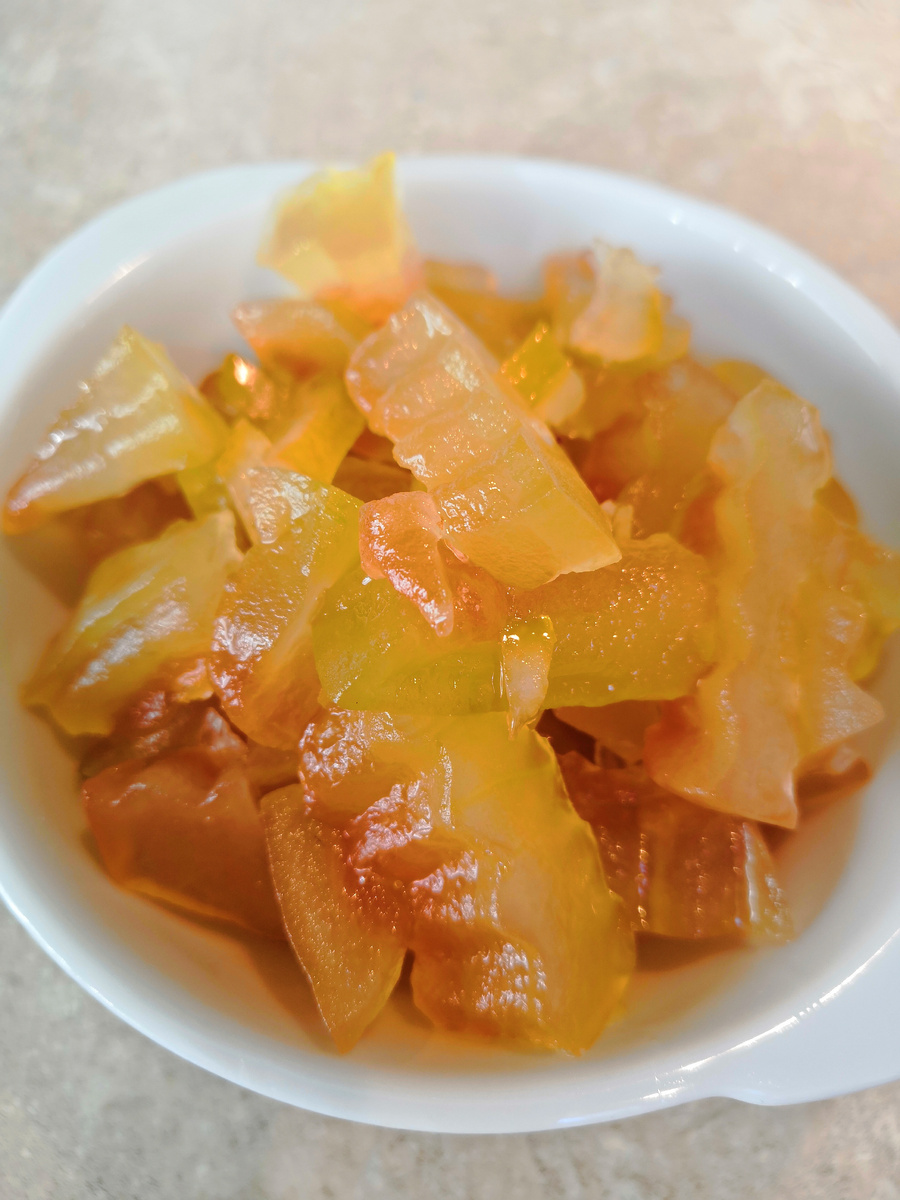 Варенье из арбузных корочек. На фото, кусочки без сиропа, как цукаты.