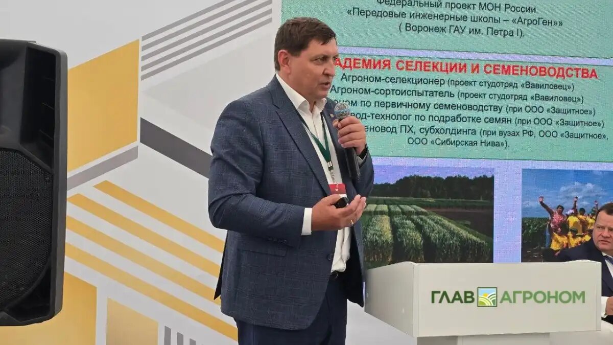 Фото:© Владимир Исаенко / Glavagronom.ru
Директор центра селекции и первичного семеноводства ООО Эконива-Семена Виталий Волощенко рассказал о работе специалистов холдинга по импортозамещению семян