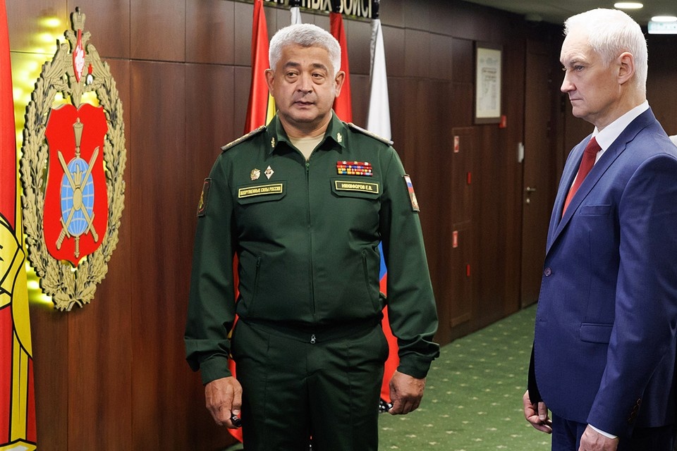    Генерал-полковник Евгений Никифоров и министр обороны РФ Андрей Белоусов. Фото: Вадим Савицкий/ТАСС