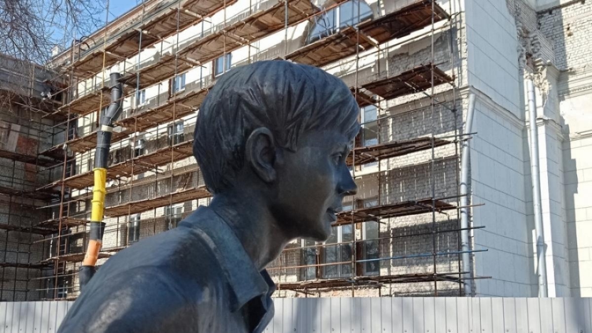    В Саратове открылась выставка к 90-летию Олега ТабаковаНовости Саратова и области – Сетевое издание «Репортер64»