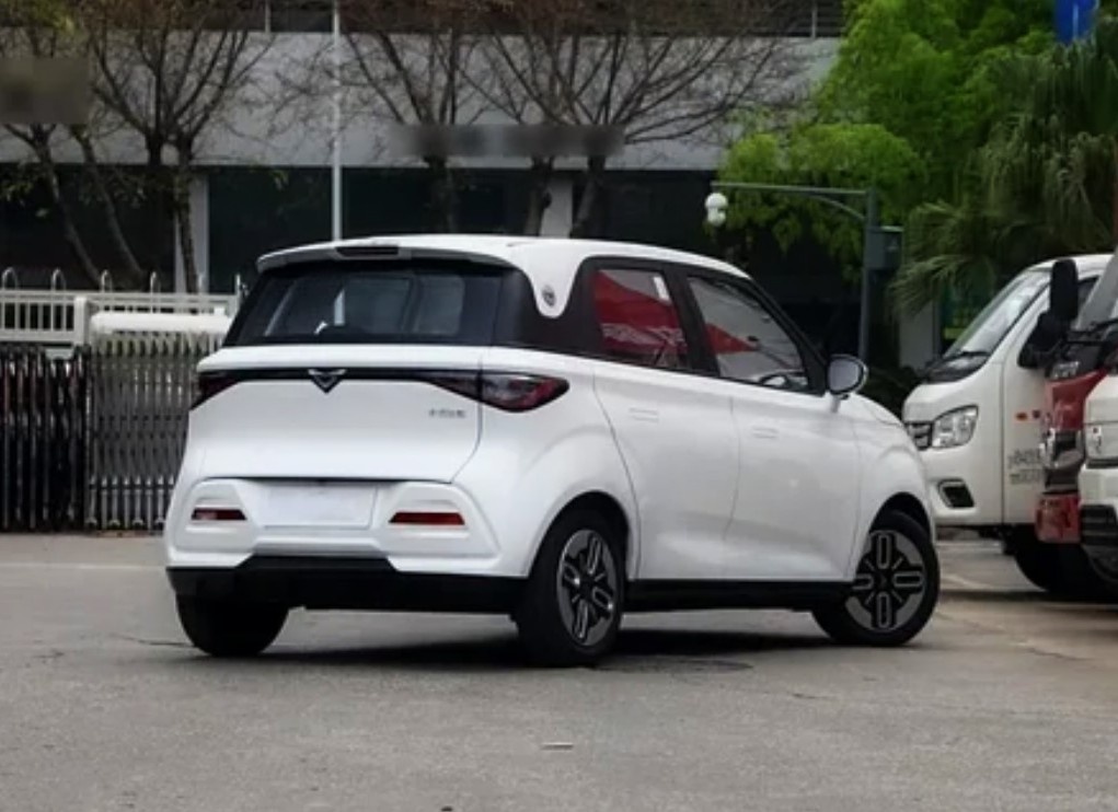 Поэтому китайцы прилетели сами, чтобы искать партнёров в России, которые готовы взять на себя продажи, рекламу и сервис.
