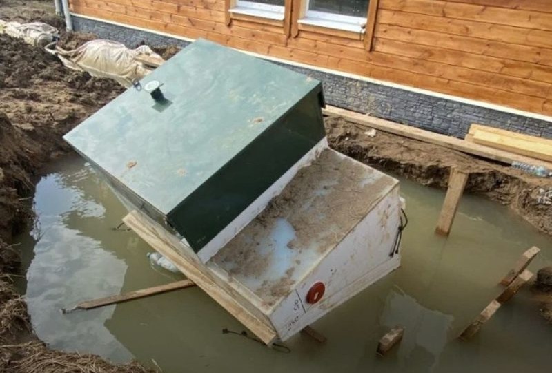Почему септик может всплыть весной и что делать, чтобы этого не случилось?
