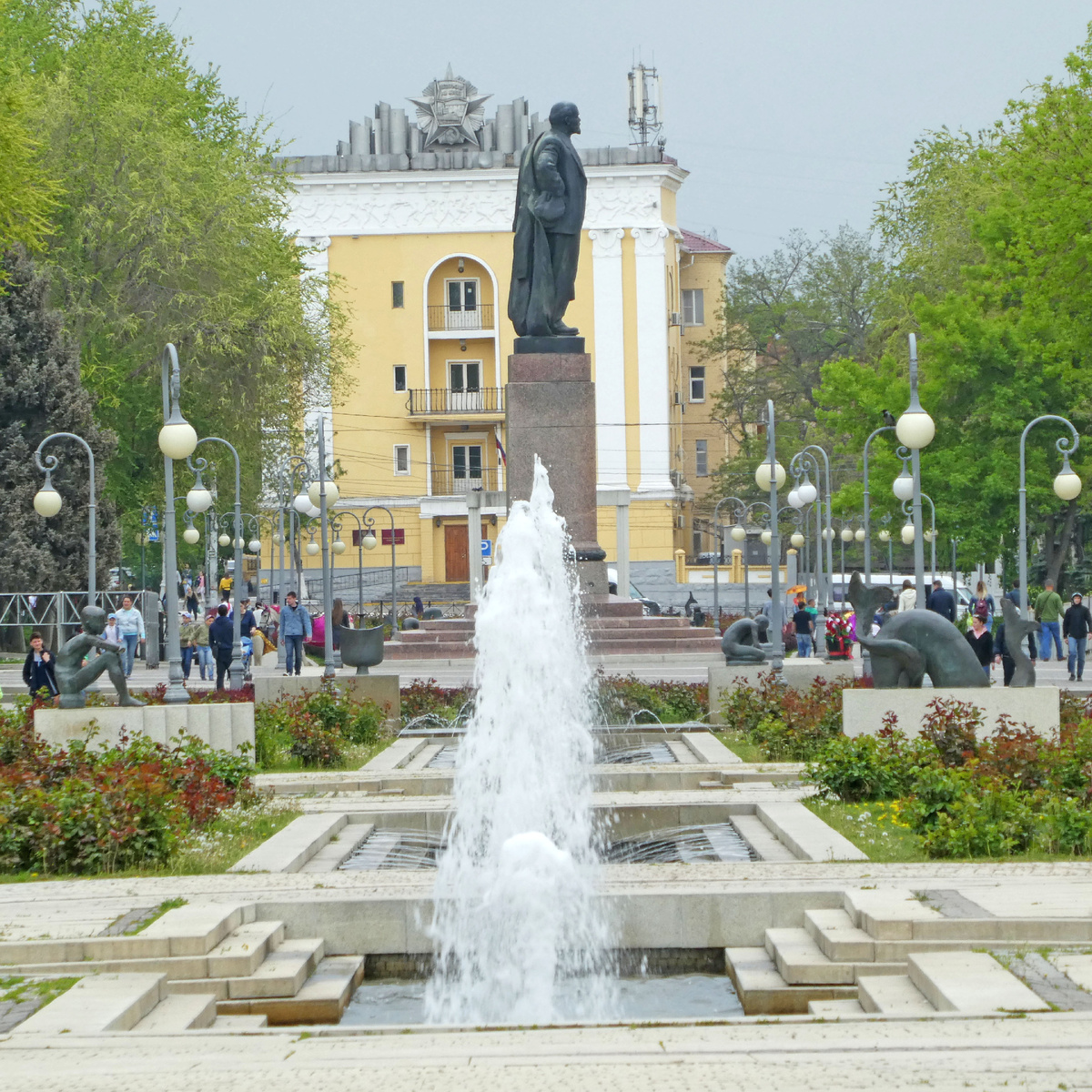 Астрахань. Памятник Ленину на площади Ленина. Фото автора.