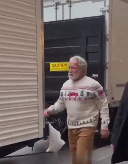 Арни стал похож на Санта-Клауса. Фото © Instagram (признан экстремистской организацией и запрещён на территории Российской Федерации) / inform_kavkaz