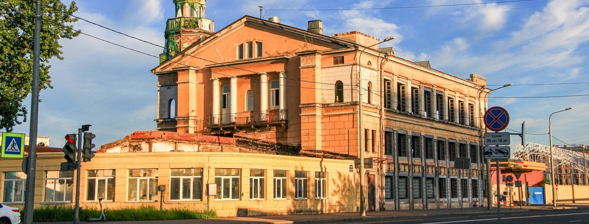    Административно–бытовой корпус автопарка № 1 на Днепропетровской улице. Автор фото: citywalls.ru