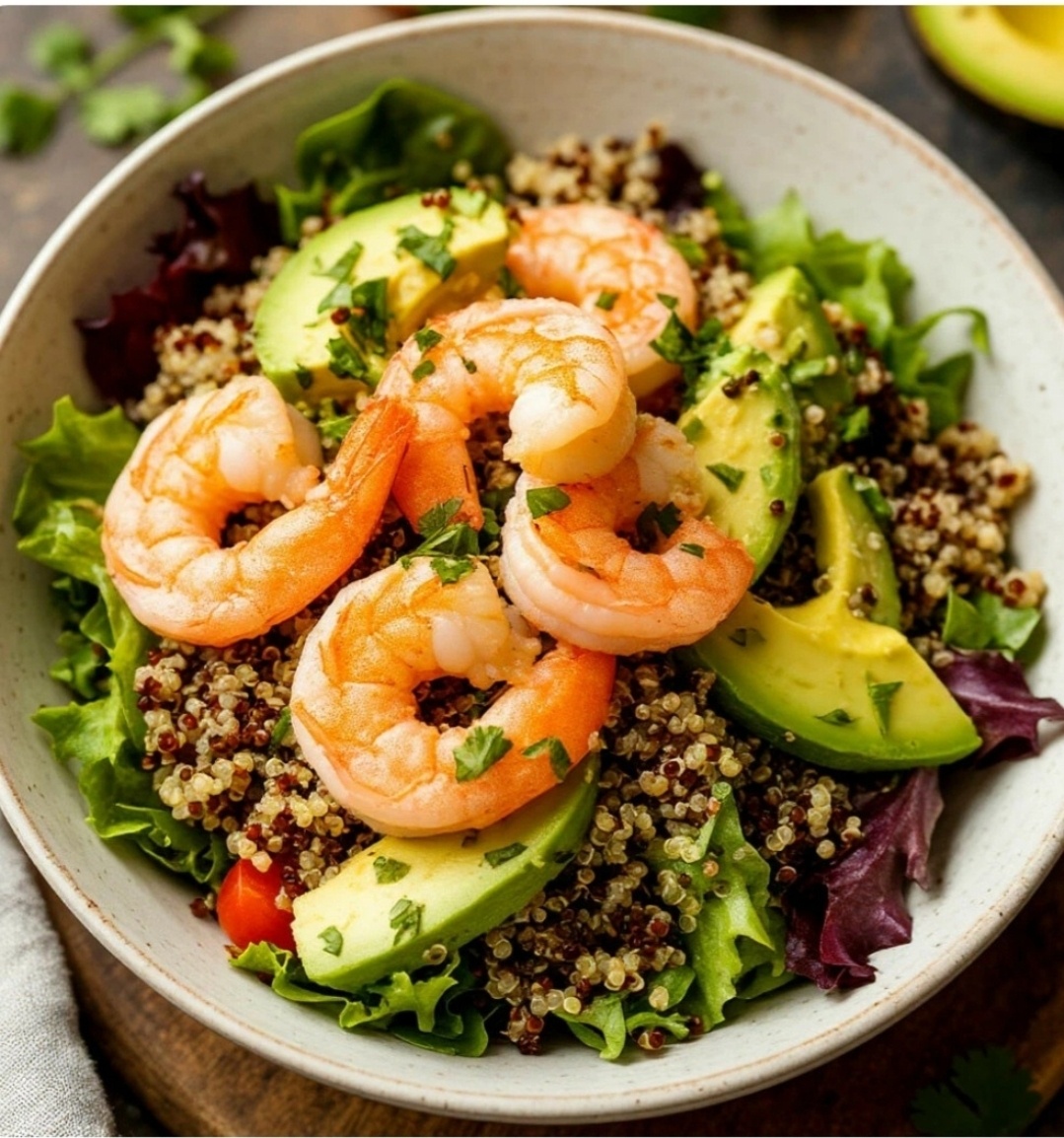 Салат с киноа, авокадо и креветками 🥑🦐🦐🦐