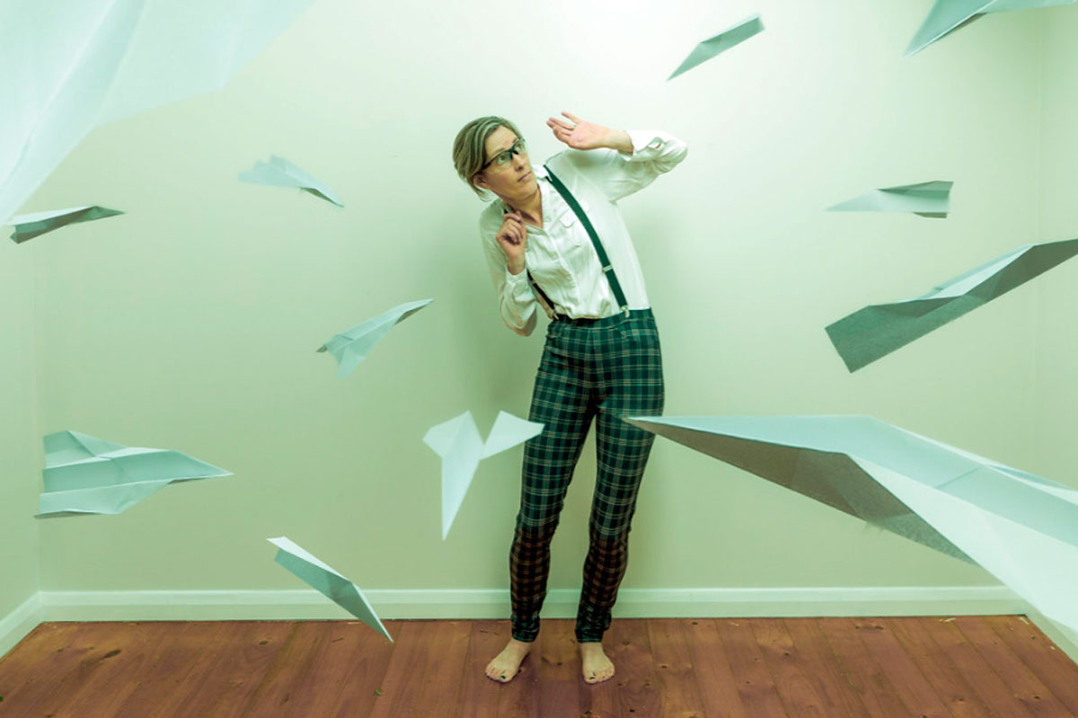 Это не моя мысль! Это что-то ко мне пришло. Это что-то извне на меня нападает!