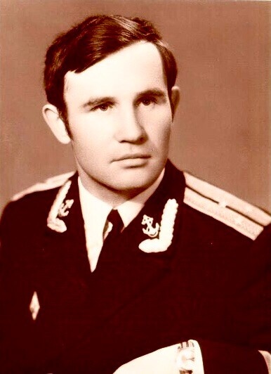 Командир ракетного крейсера капитан 2 ранга Иванов Михаил Николаевич 