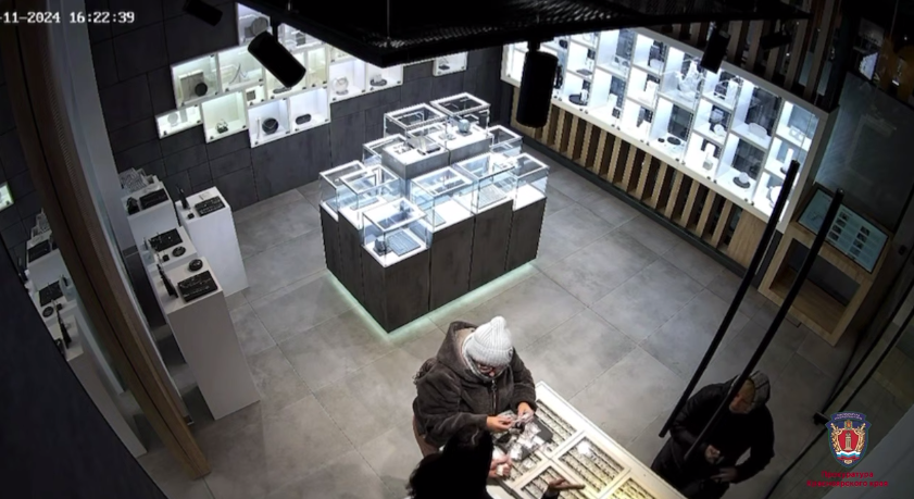     Красноярку будут судить за кражу еды и «ювелирки» на 2,5 млн рублей