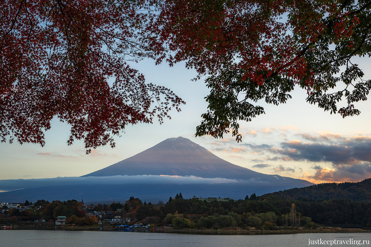 Вид на Фудзи у озера Кавагути
