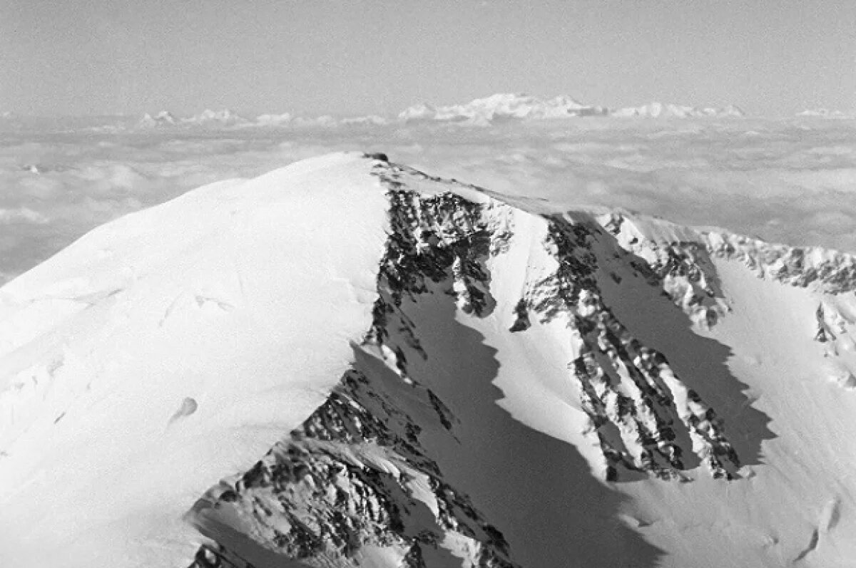    Высота пика Ленина - 7134 метра.