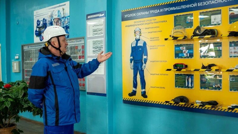     Стенды по безопасности труда структурных подразделений компании Алтай-Кокс. Фото предоставлено компанией Алтай-Кокс.