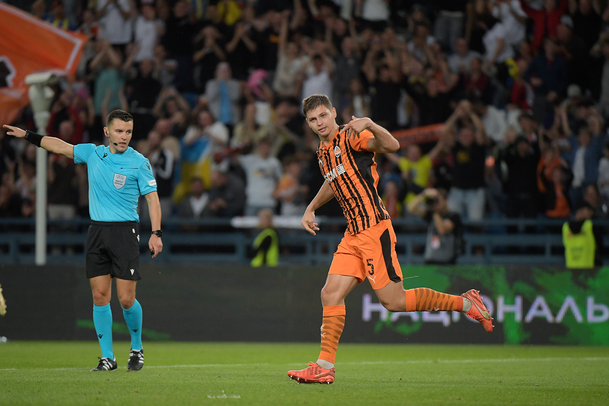 Валерий Бондарь сравнял счёт после углового