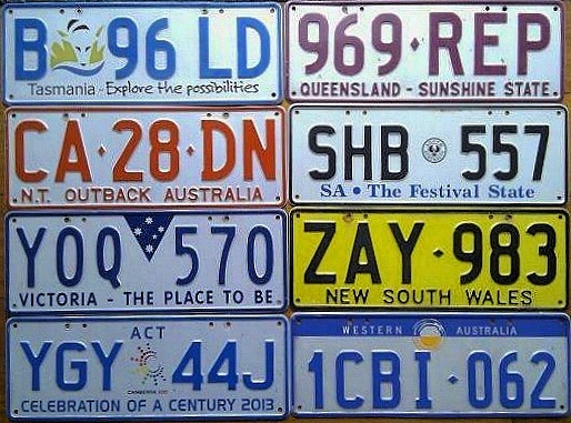 В Австралии в разных штатах сипользуются разные номерные знаки, отличающиеся надписями и цветовым оформлением