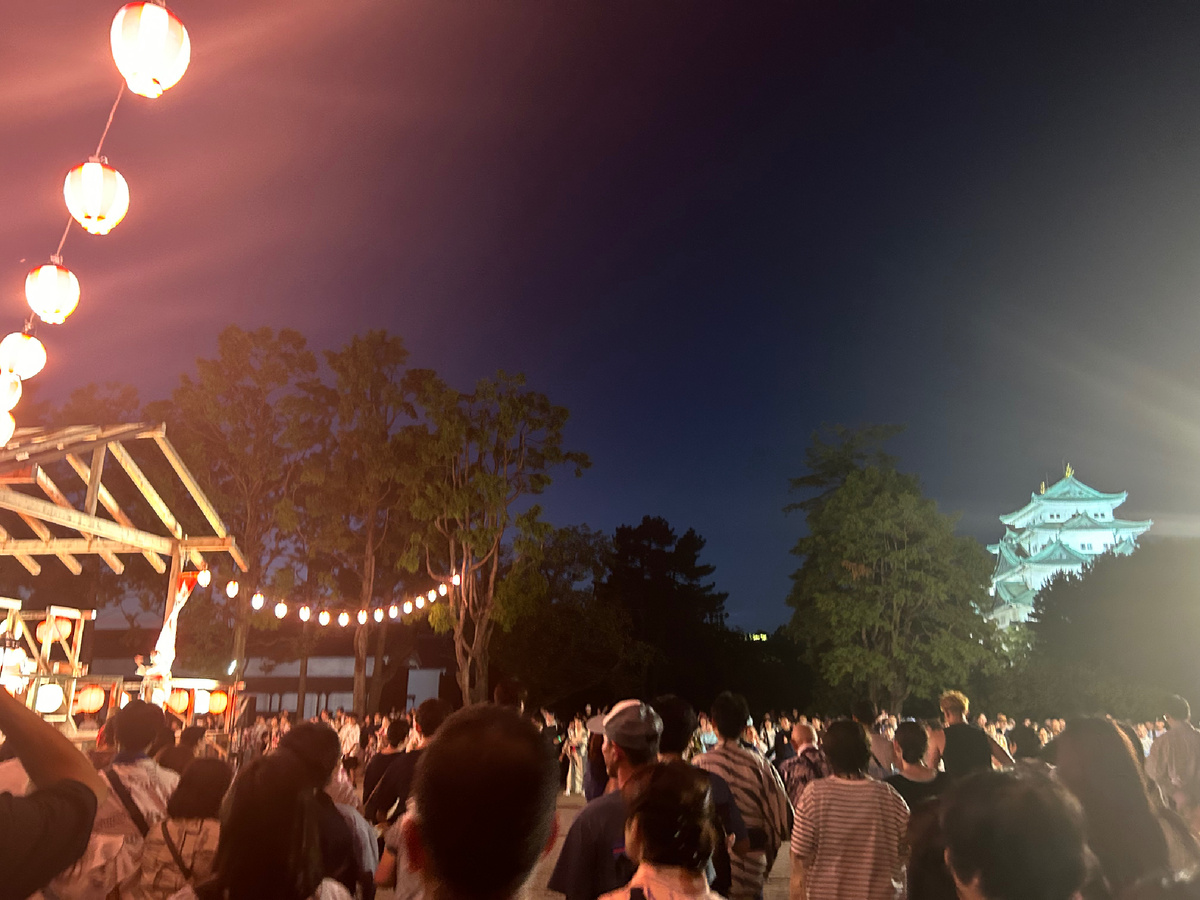 Празднование Обона в замке Нагои. 