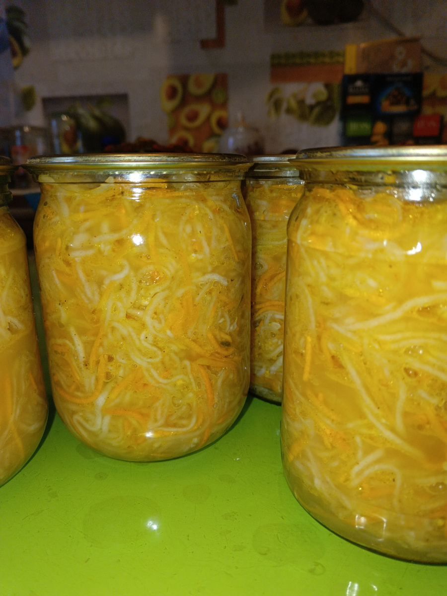 Огурцы по-корейски.