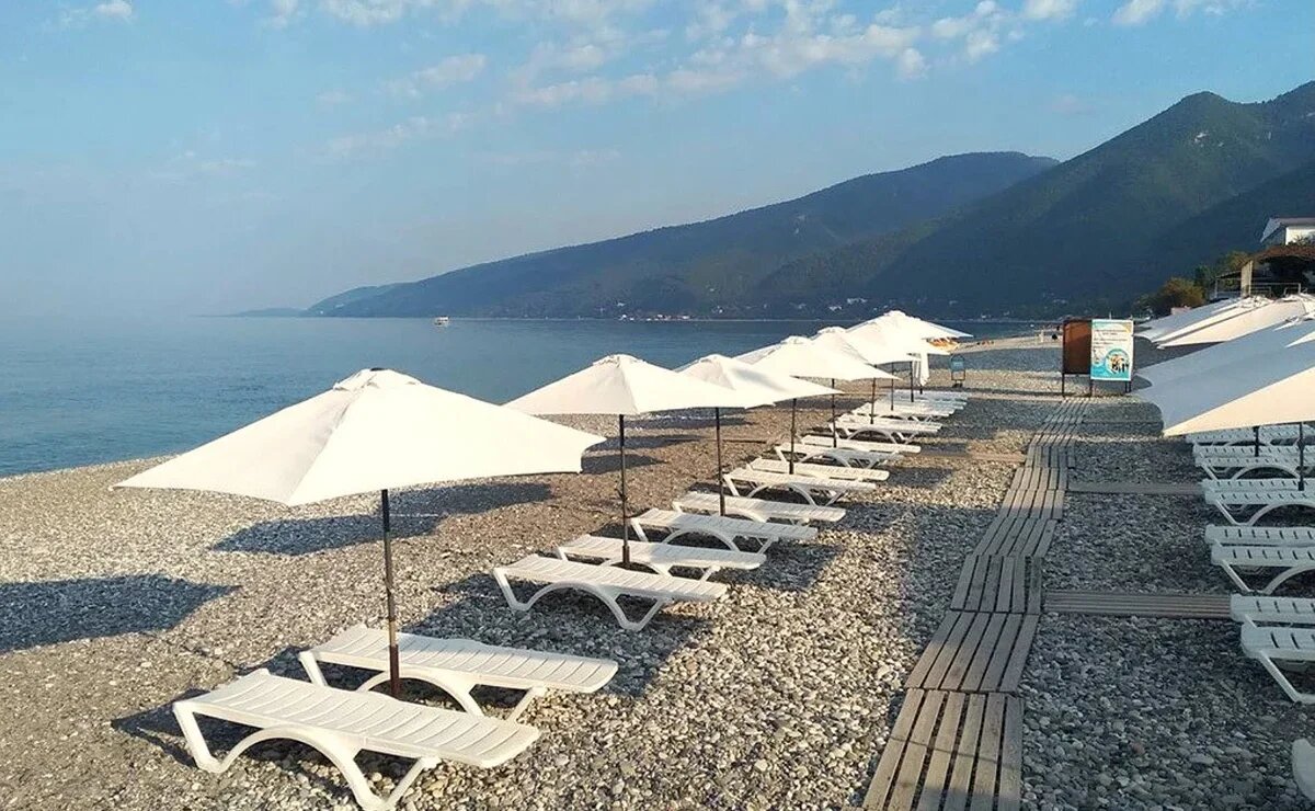    Абхазия в бархатный сезон: теплое море и сезонные скидки