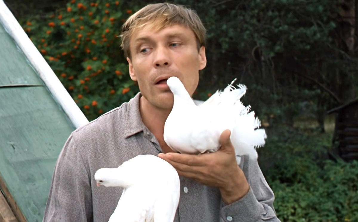 Кадр из фильма "Любовь и голуби". Яндекс картинки.