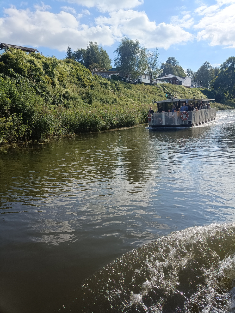 Речной трамвайчик на Каменке