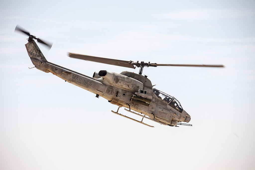 AH-1W "Супер Кобра" на учениях морской пехоты США в 2013 году