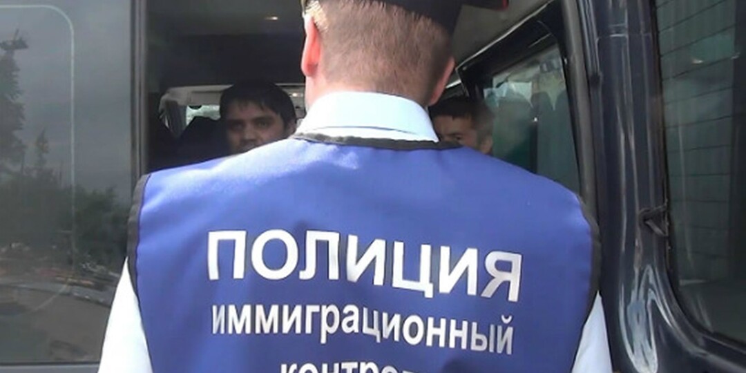 Сотрудница миграционки фиктивно поставила на учет в Петербурге 1500 приезжих