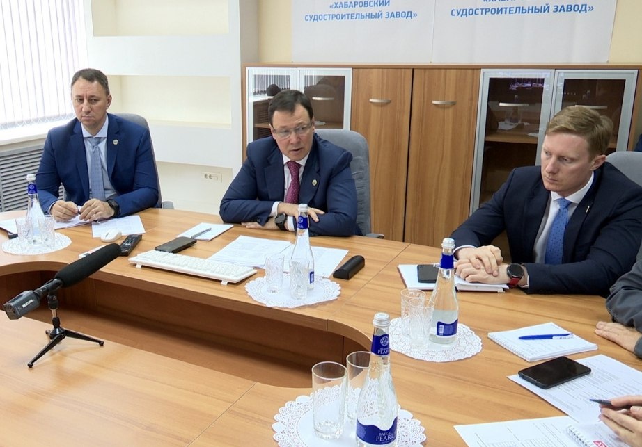 Загрузку Хабаровского судостроительного завода ОСК обеспечат власти региона / Фото: пресс-службе правительства Хабаровского края.  📷
