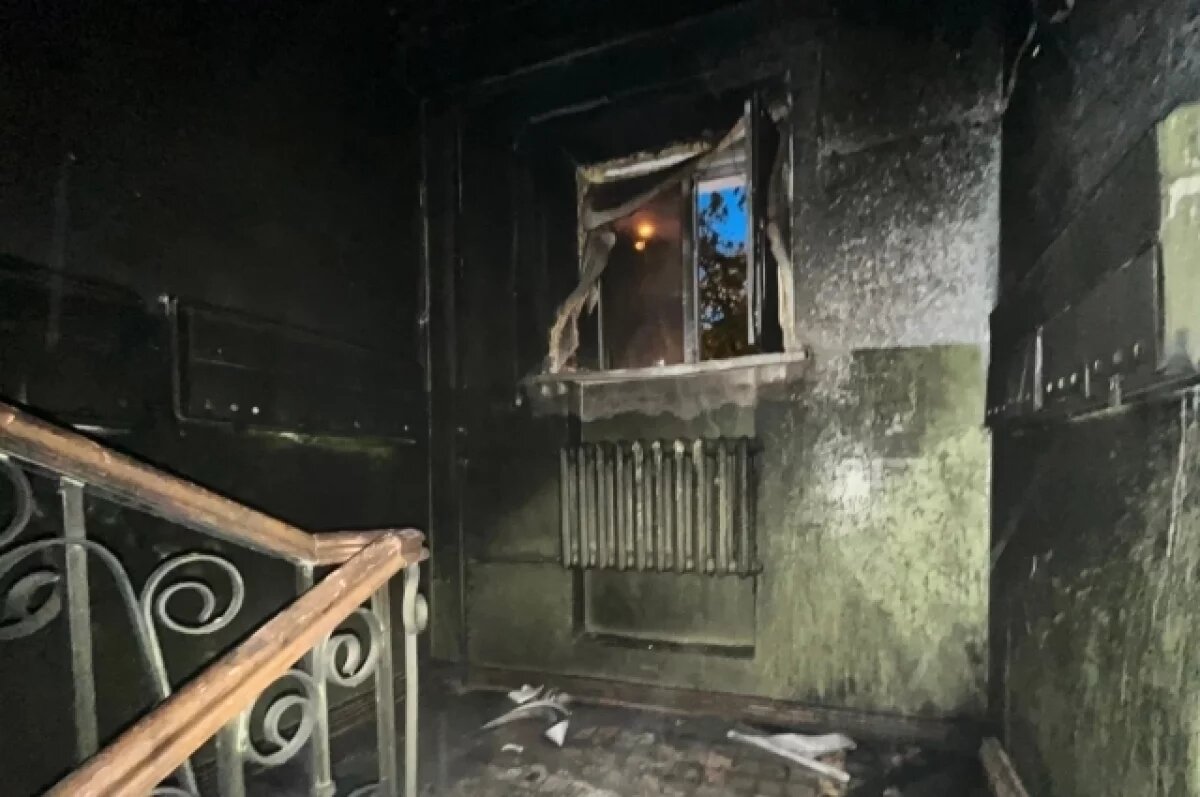    Опубликованы фото с места поджога детской коляски в жилом доме в Перми