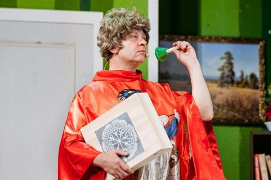 Дмитрий Брекоткин в одном из самых популярных образов - образе тещи