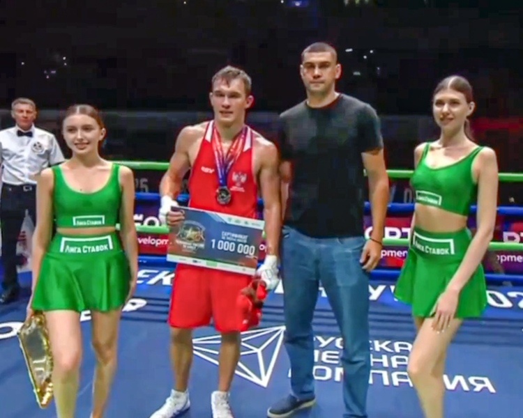     Курский боксер Михаил Усов завоевал бронзовую медаль чемпионата России