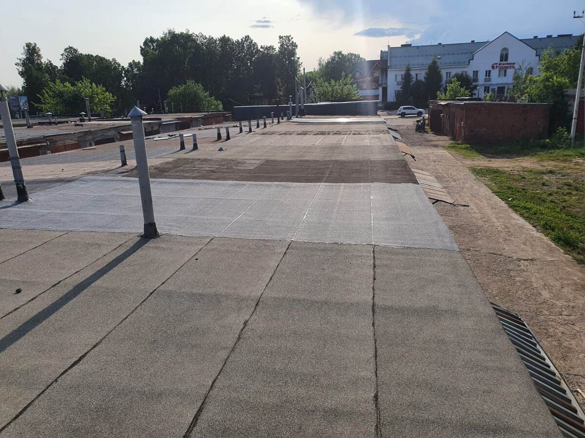 Крыша гаража покрытая еврорубероидом.