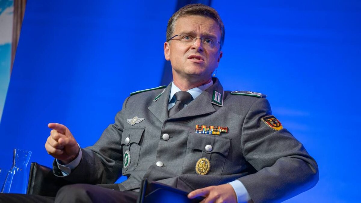    В Германии заявили о вызове для европейских «военных карликов» с размещением на Украине десятков тысяч своих военных