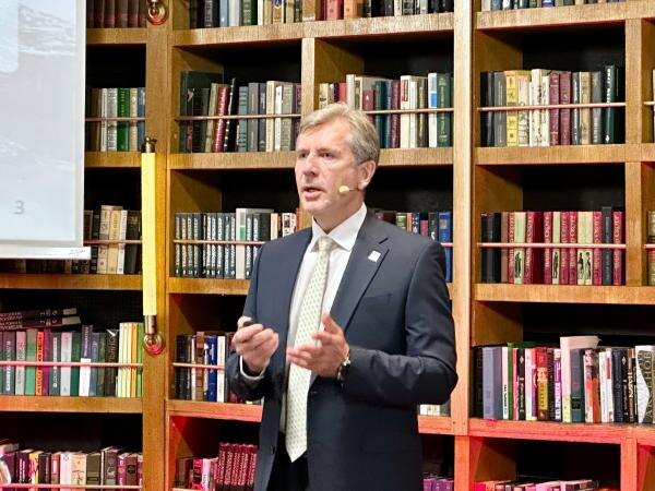 На фо­то - ге­нераль­ный ди­рек­тор "Соф­тлай­на" Вла­димир Лав­ров (Фо­то ComNews)