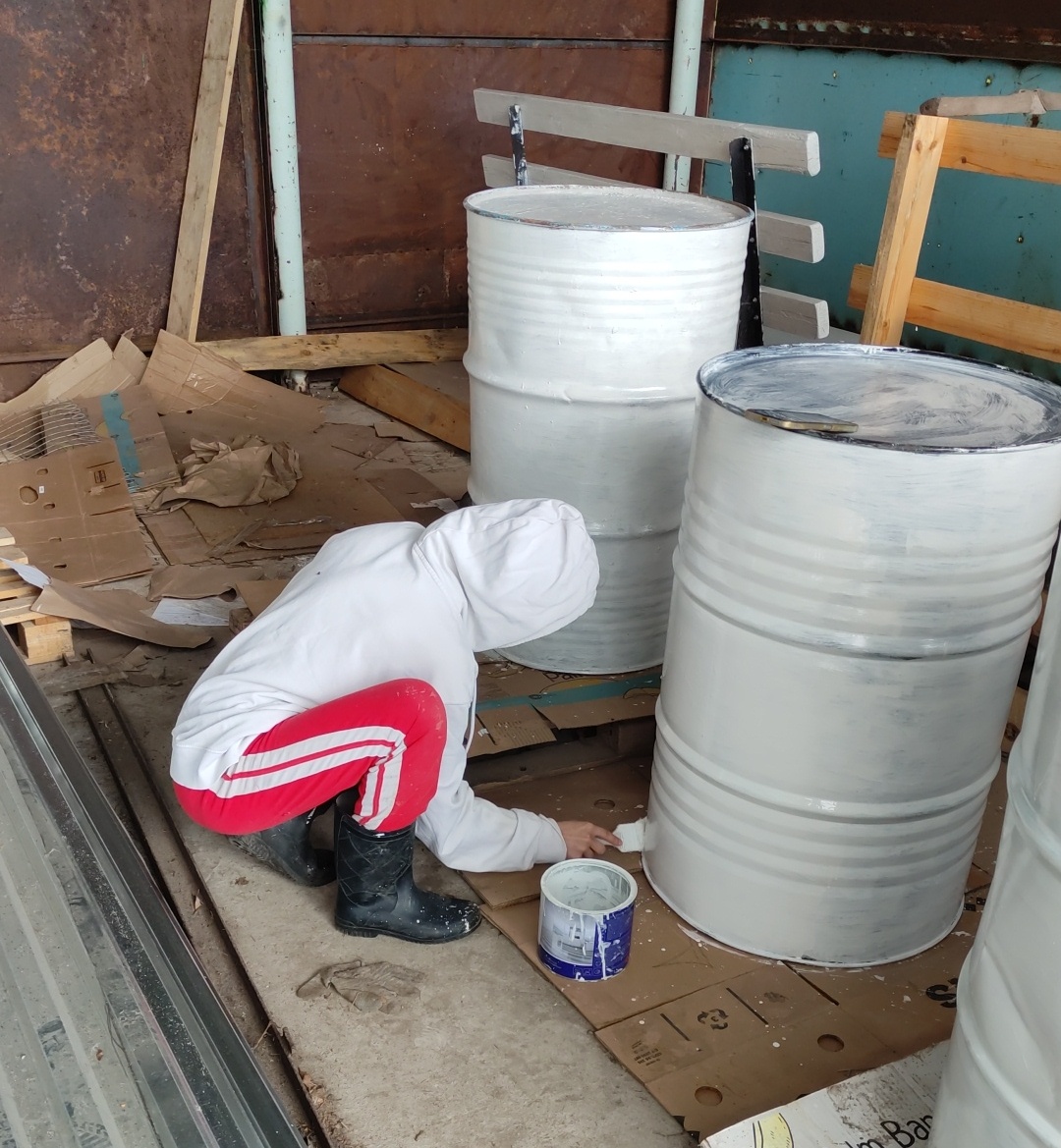 Бочки нам для дня рождения нужны и обязательно белые) 