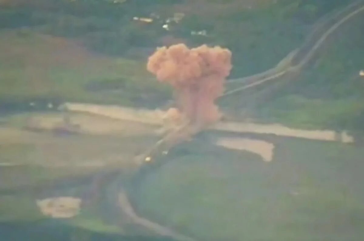    Уничтожение бомбами переправы ВСУ через Оскол под Купянском сняли с воздуха