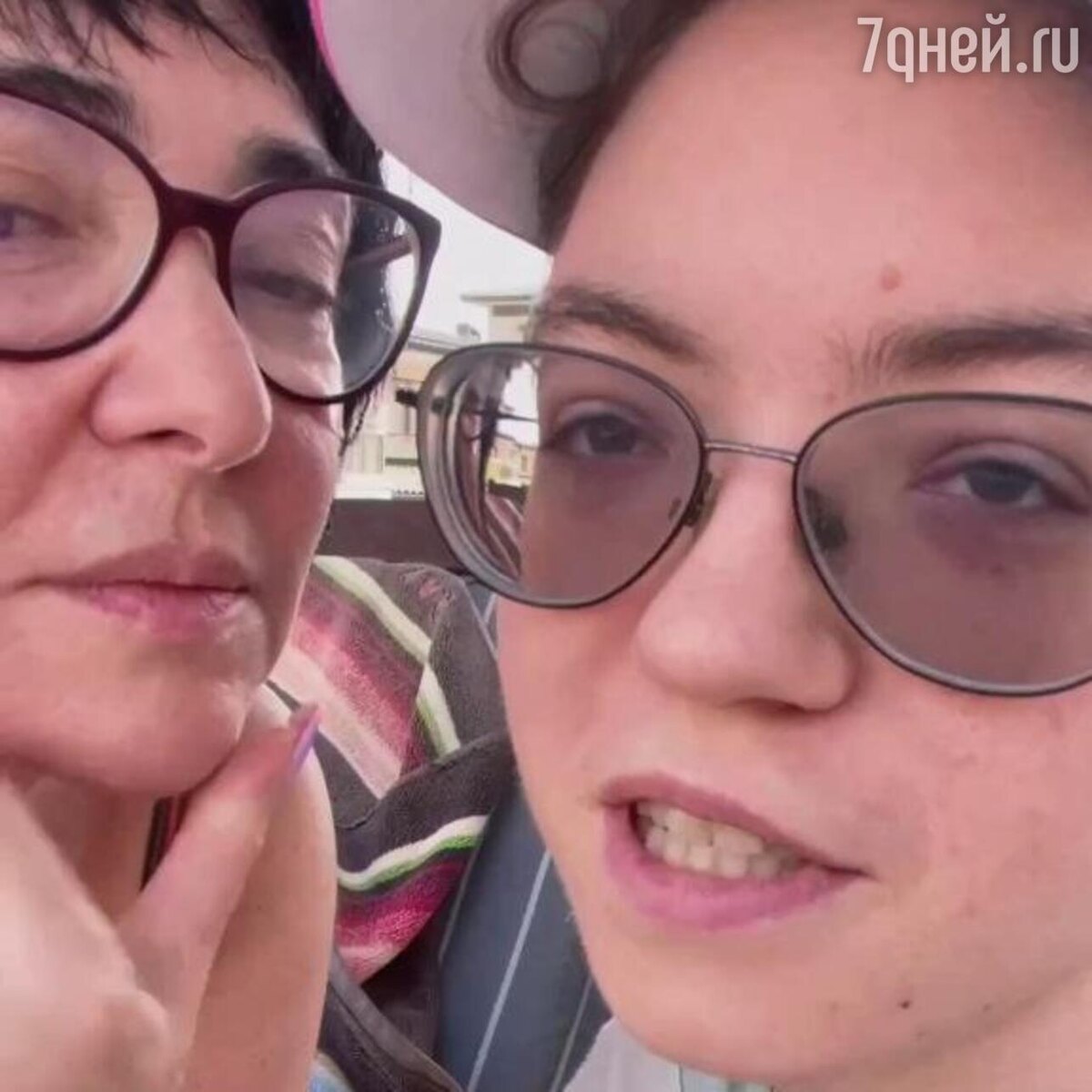    Лолита Милявская с дочерью Евой Социальные сети