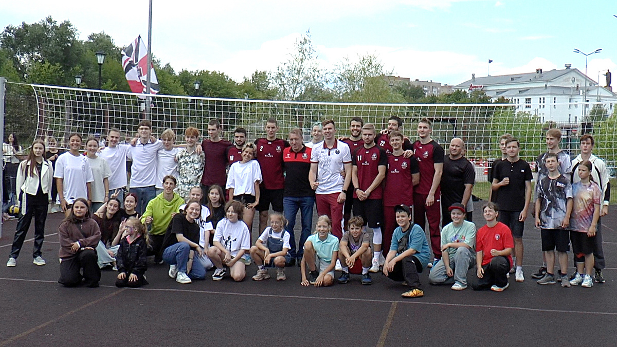 Волейбол. Товарищеская игра ВК "Текстильщик" (Иваново) vs болельщики клуба. Все на все. День города Иваново. 9 августа 2025.