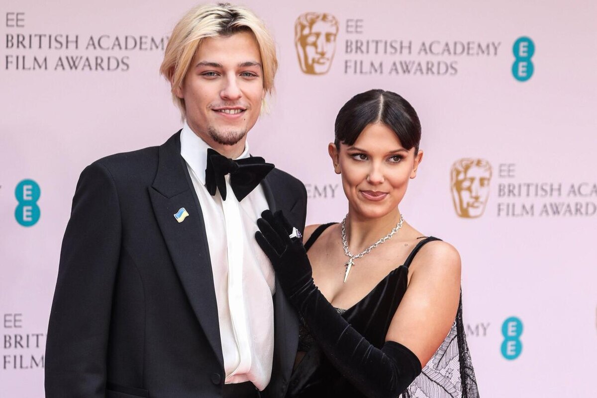    Милли Бобби Браун и Джейк Бон Джови LEGION-MEDIA