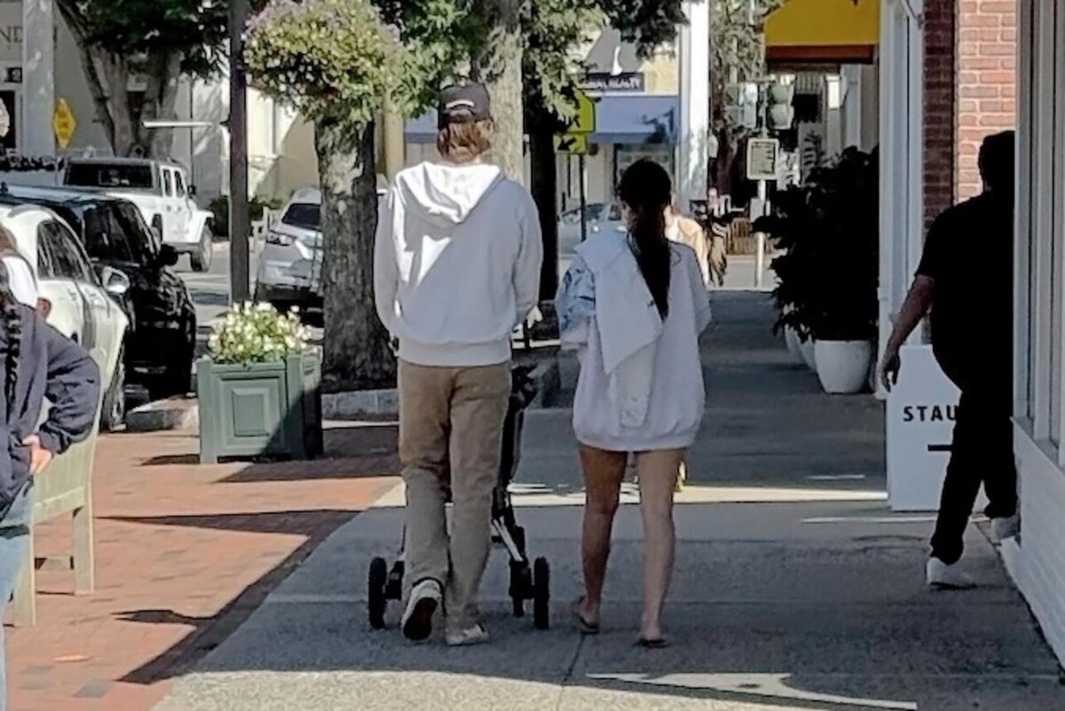    Милли Бобби и Джек впервые показались на публике с новорожденным ребенком LEGION-MEDIA