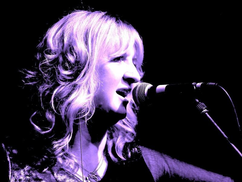 Дебора Бонэм (родилась 7 февраля 1962 года) — английская рок- и блюз-певица, сестра Джона Бонэма, она начала играть и записывать музыку со своим племянником Джейсоном Бонэмом, который играл на барабанах в двух её последних студийных альбомах.